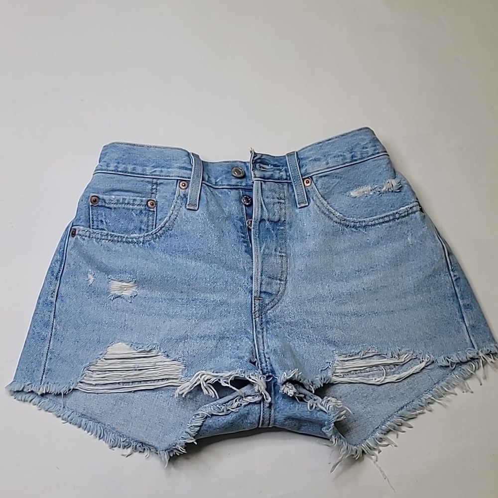 Lévis  altered and  distressed hem jeans short